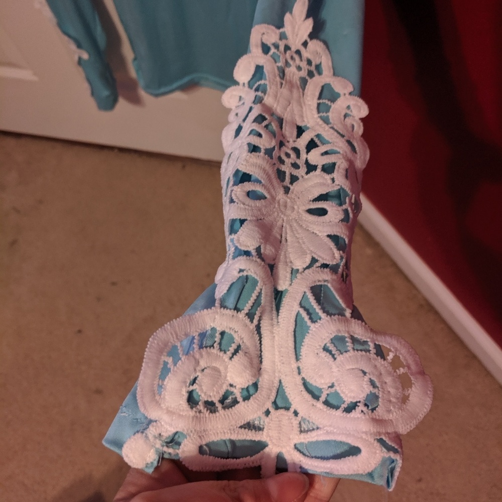 Last chance!! Blue Lacy long sleeved too fits like a medium - Picture 2 of 2